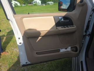 2006 Ford Expedition - Driver's Front Door Image